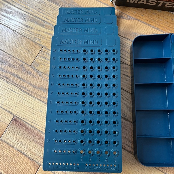 Vintage Electronic Mastermind The Electric Brain Game - Picture 8 of 9